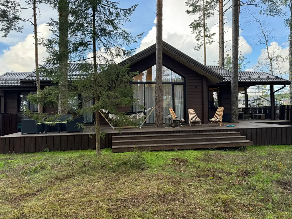 Коттедж в соснах у залива