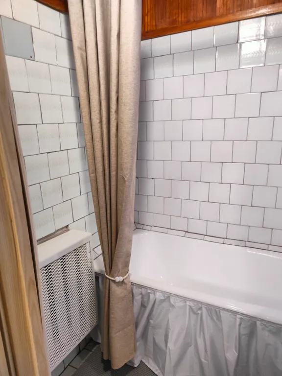 Двухкомнатная квартира около Ольгина пруда в центре Петергофа