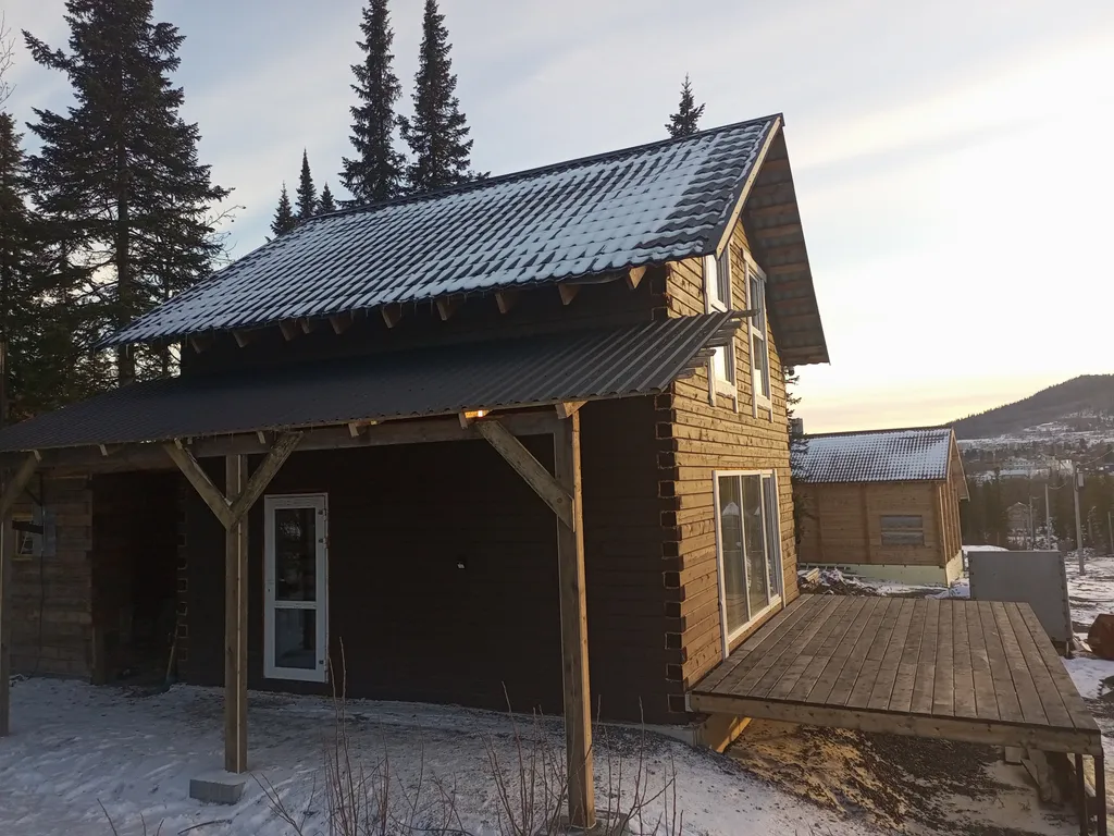 Коттедж Кедровый дом в лесу с панорамным окном и красивым видом на горы — Шерегеш