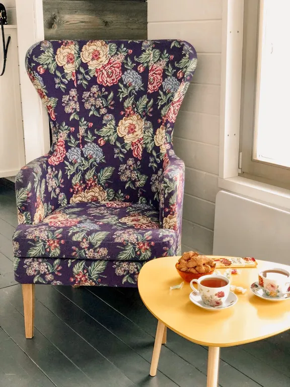 Цветочный домик с камином