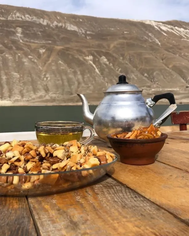 Дом Золотая рыбка с видом на горы и рядом с озером