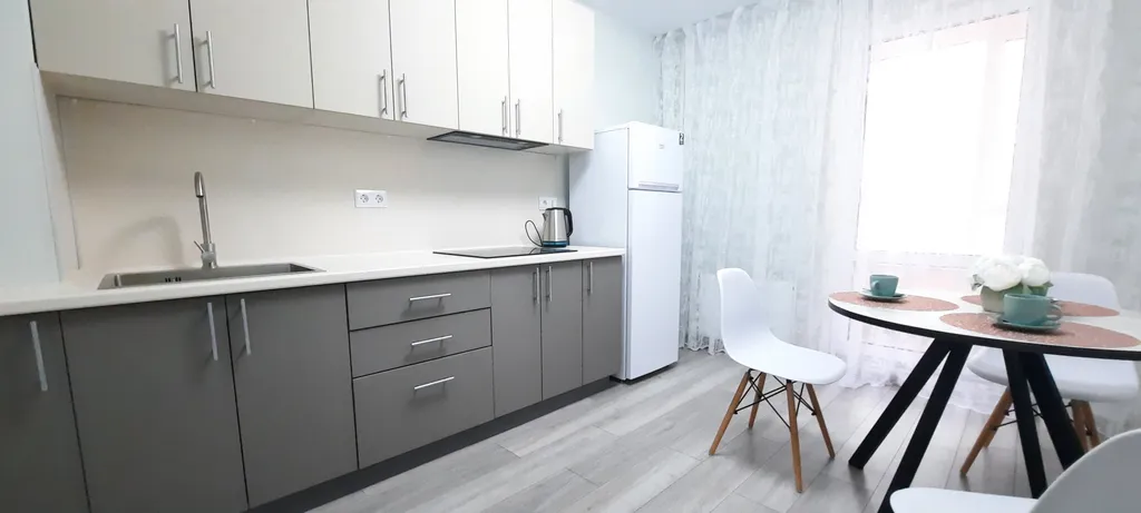 Чистая квартира с большой кроватью