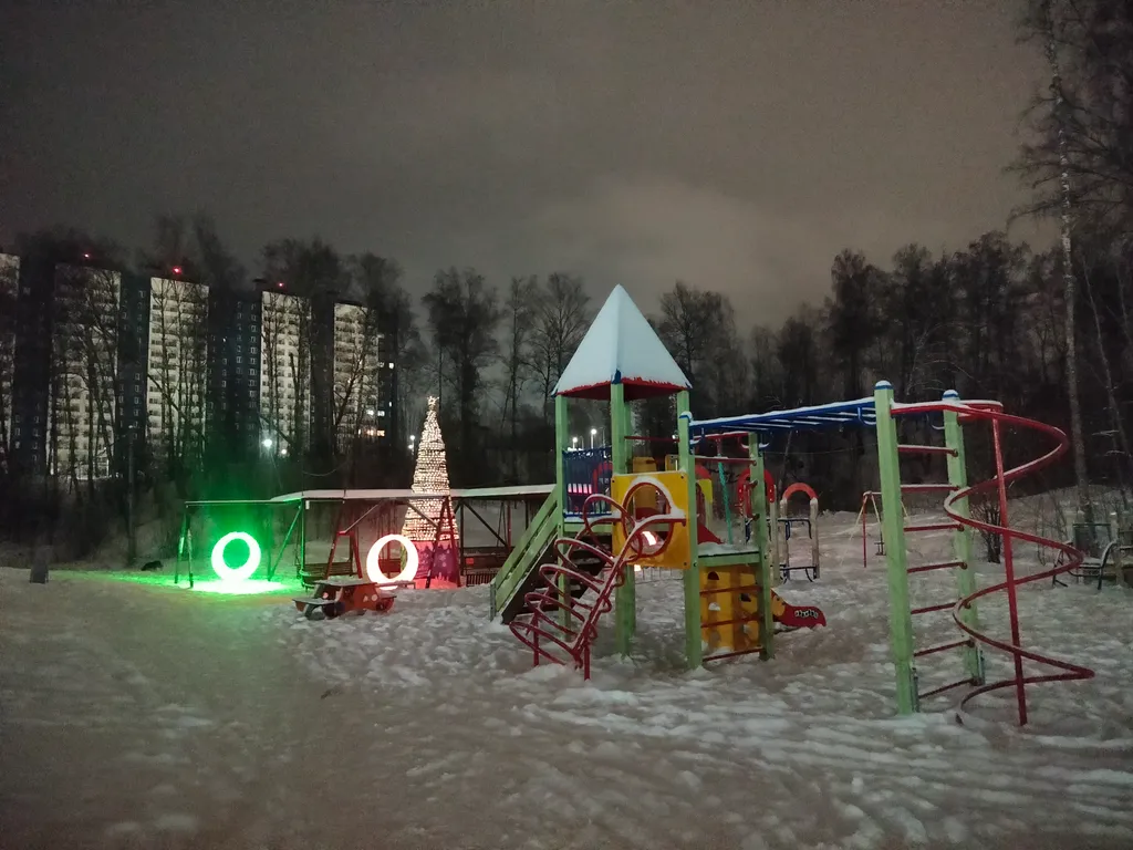 Отличная евродвушка в новом доме с двумя диванами