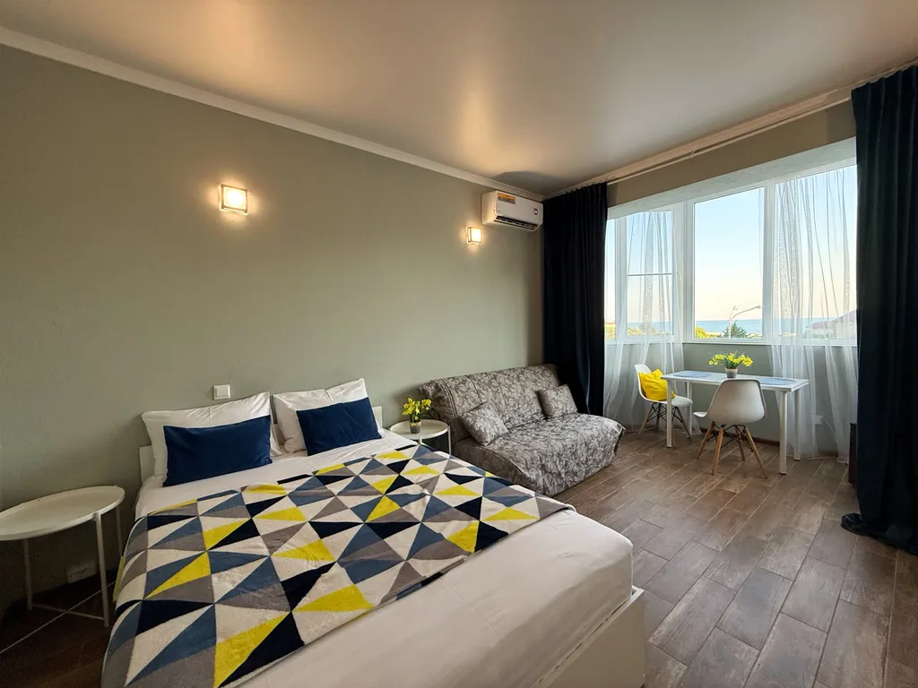 Студия с видом на море