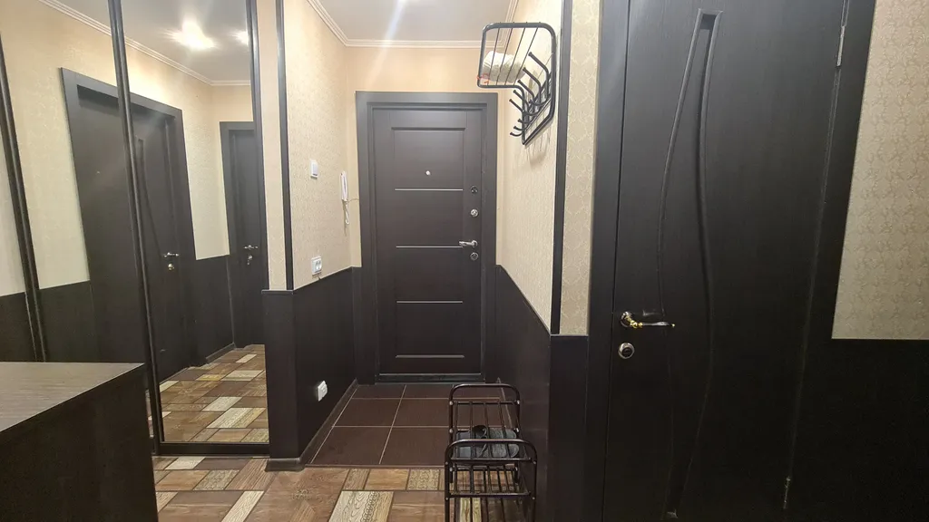 Уютная комната на красной линии