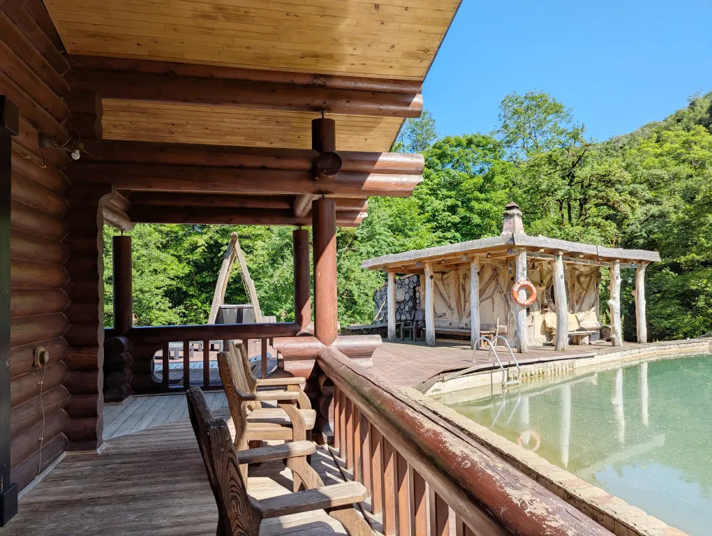 Сруб в заповедном лесу