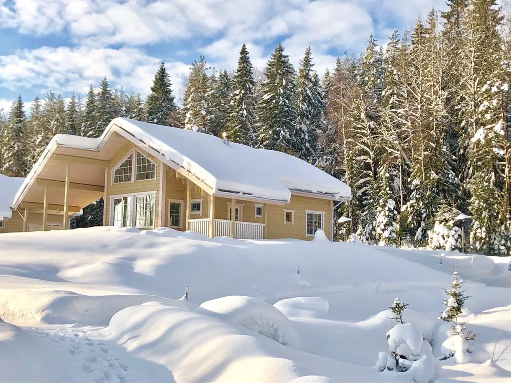 Коттедж с сауной и камином