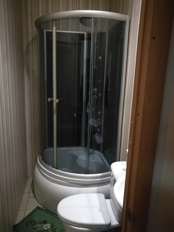 ОТДЕЛЬНАЯ КОМНАТА СО СВОЕЙ ДУШЕВОЙ И САНУЗЛОМ.