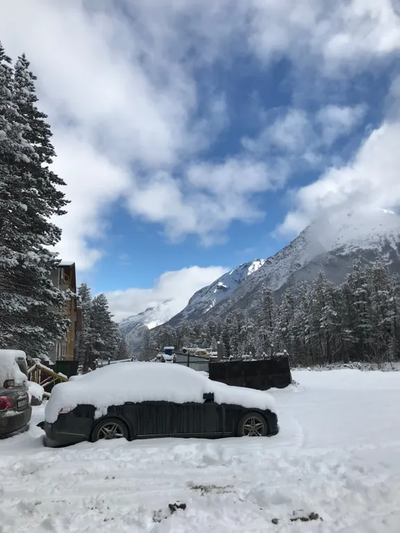 Уютный апартамент на берегу реки с видом на горы