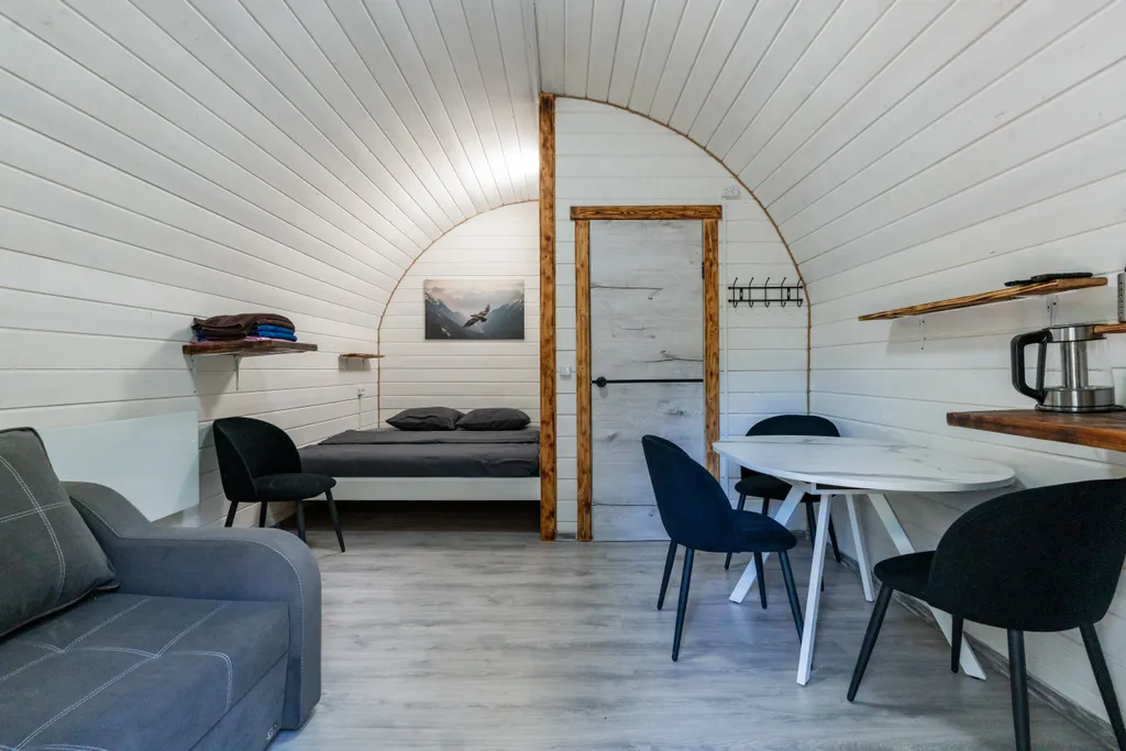 Уютный домик на опушке леса