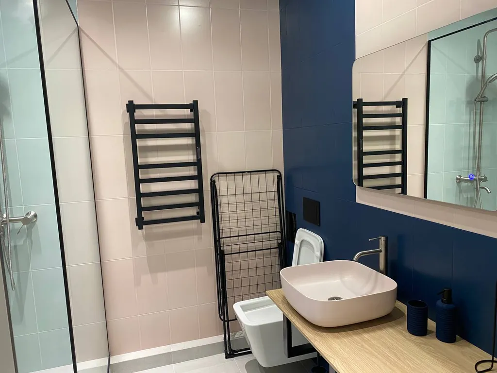 Апартаменты "Пикассо" - индустриальный шик с яркими акцентами