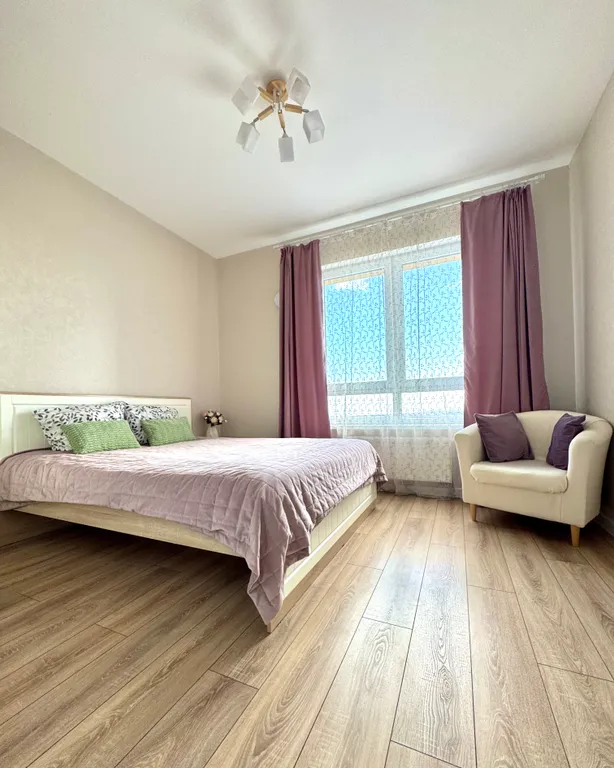 Уютная двушка на 20 этаже с видом на озеро