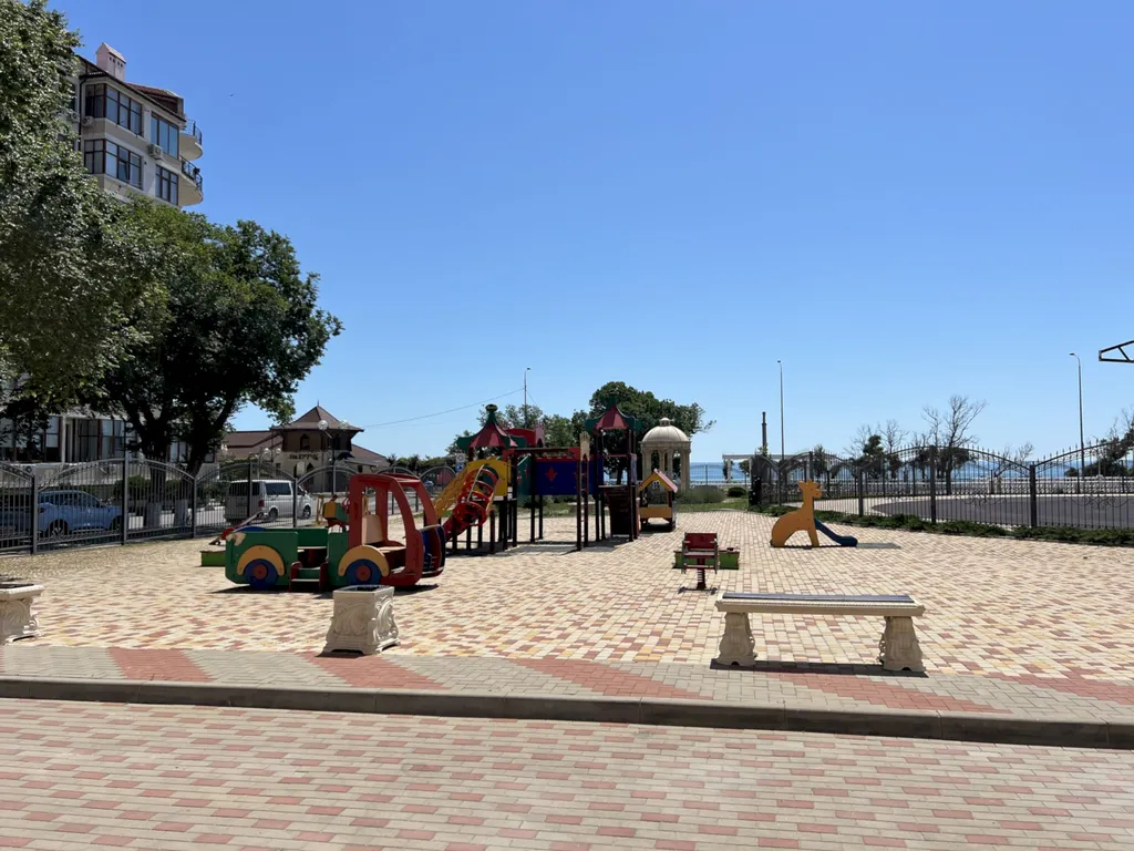 Квартира с балконом и видом на открытое море, Толстый мыс