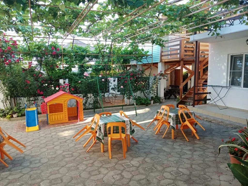 Недорогая комната с видом на горы