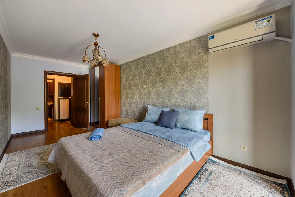 Квартира Просторный апартамент в самом центре у пешеходной улицы — Алматы