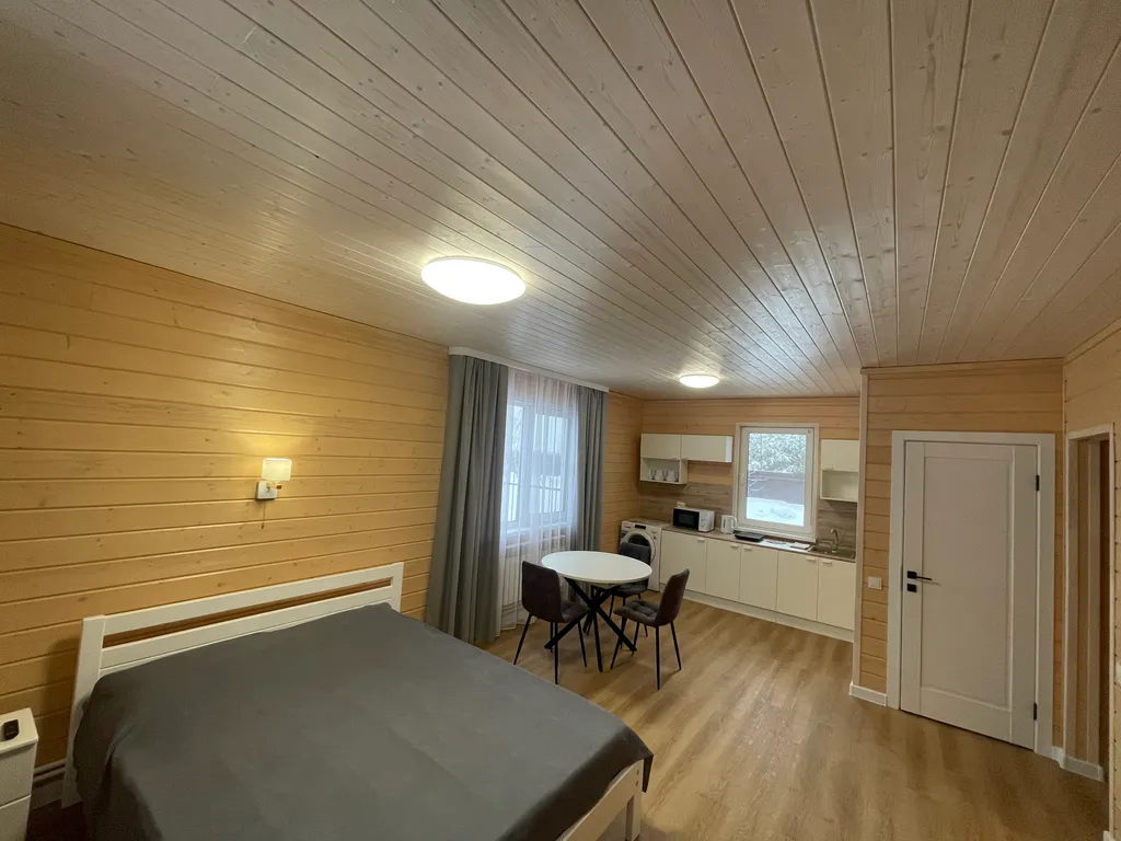 Студия апартаменты на берегу озера рядом с сосновым бором