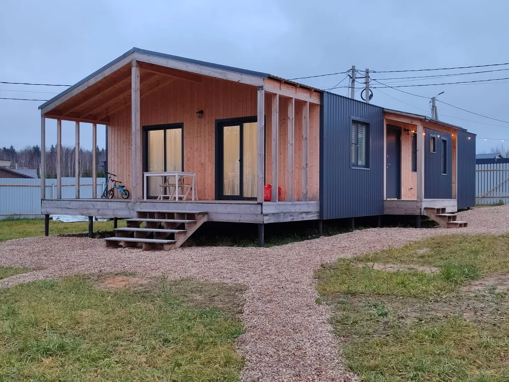 Уютный дом в окружении леса