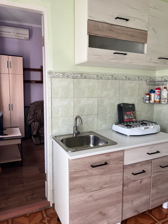 Дом с 2 комнатами и личным большим двором