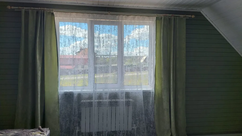 Современный дом с видом на лес