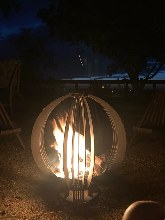 Чудесный дом на берегу реки