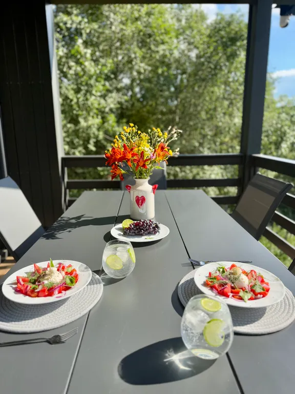 Семейный дом с панорамной сауной и камином