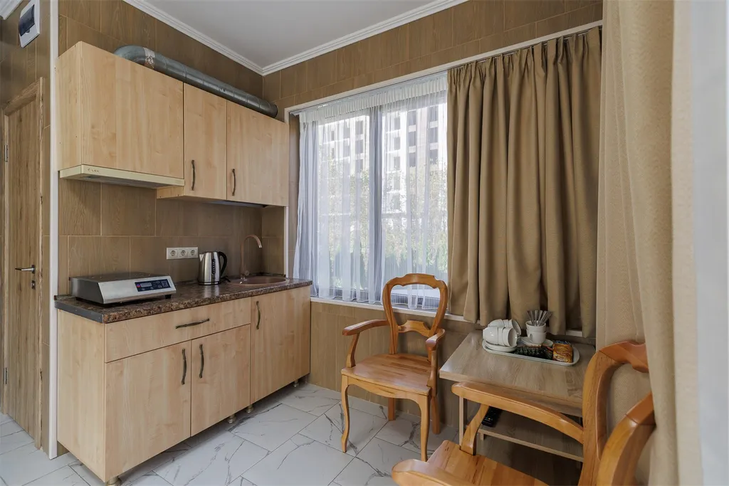 Двухэтажный коттедж, бассейн