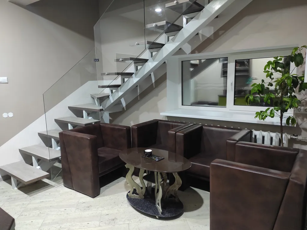 Коттедж с баней и бассейном на участке 6 соток