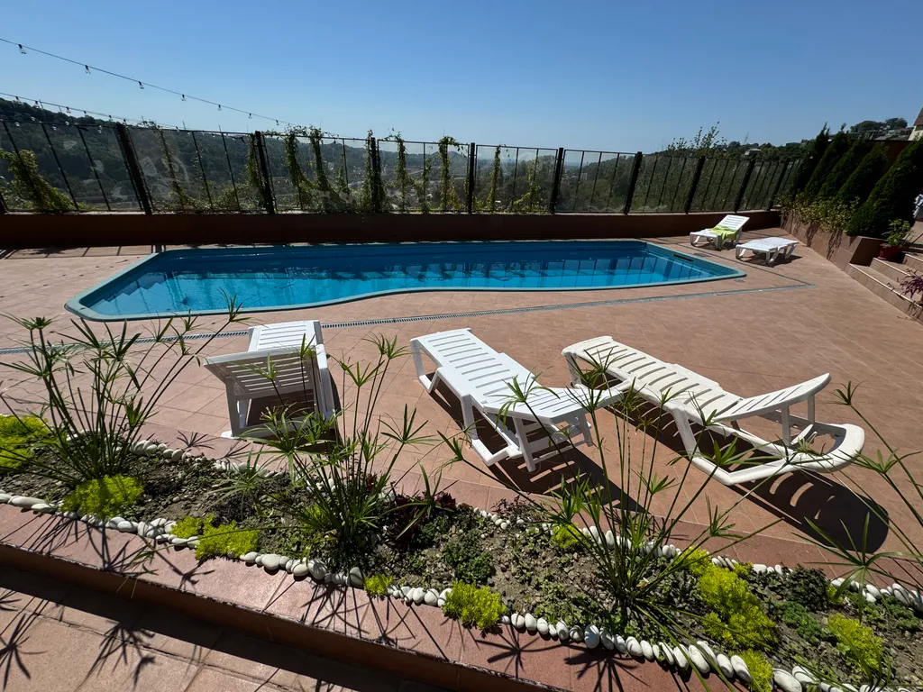 Уютный таунхаус с бассейном