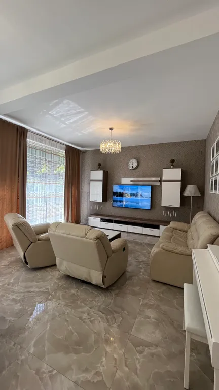 Дом у леса с бассейном