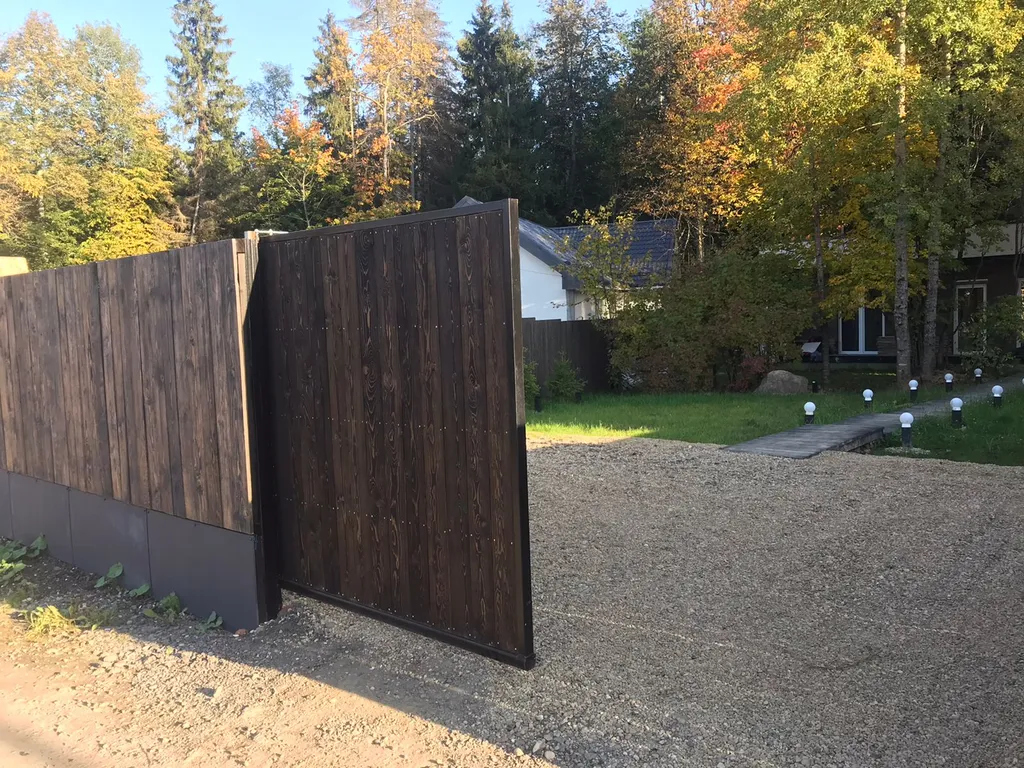 Современный дом в лесу