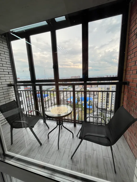 У ресторана! 14-й этаж и с видом на город.