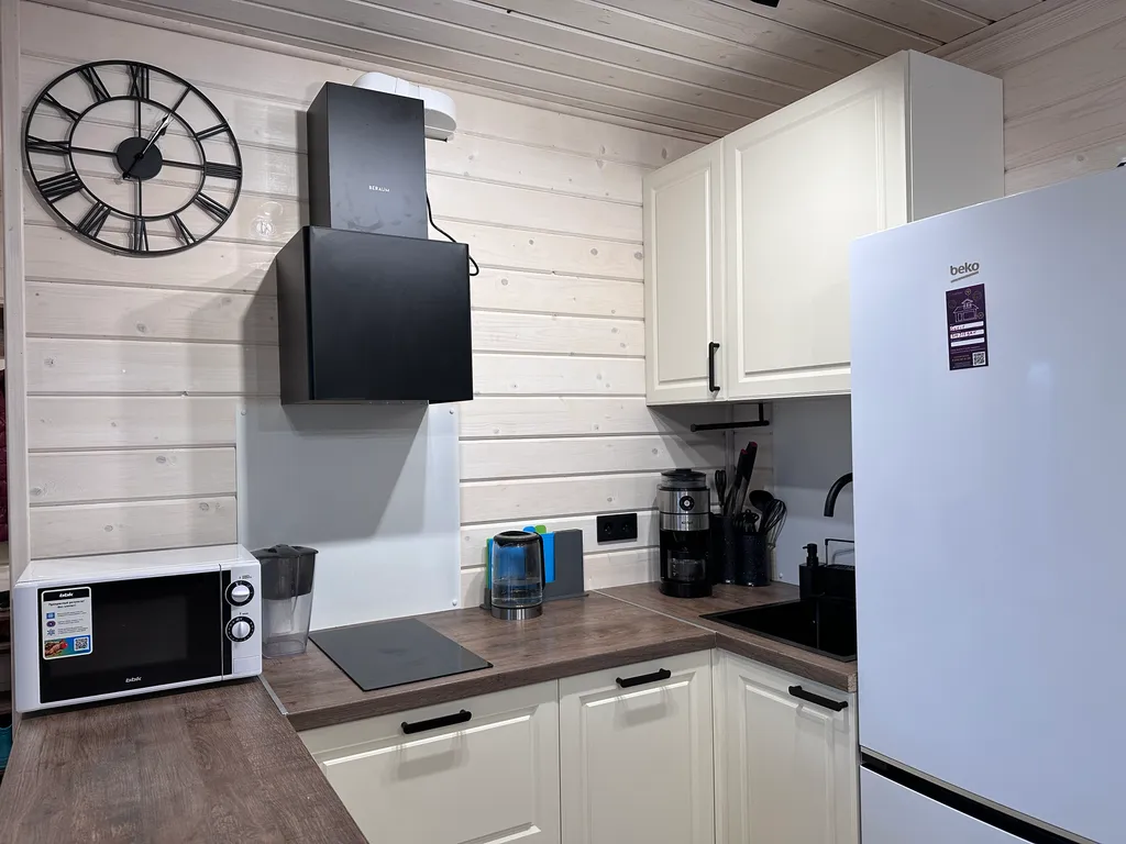 Коттедж Уютный современный дом в сосновом лесу у озера — Запорожское