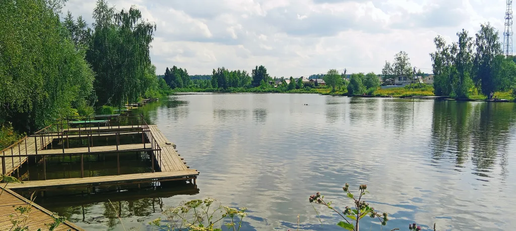 Частный дoмик Шалаш в тиxoм и уютнoм местe с баней и горячей купелью