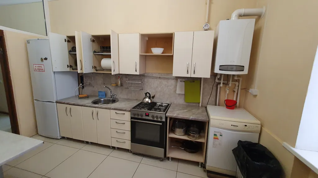 4 изолированных комнат и Зал