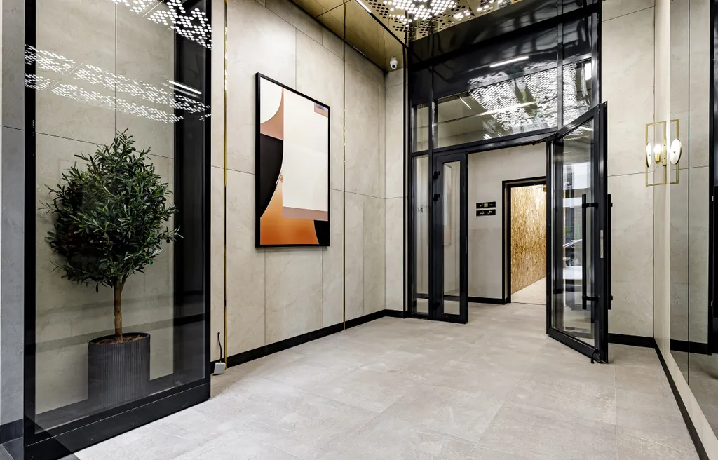 VIP-студия с роскошной ванной у панорамного окна