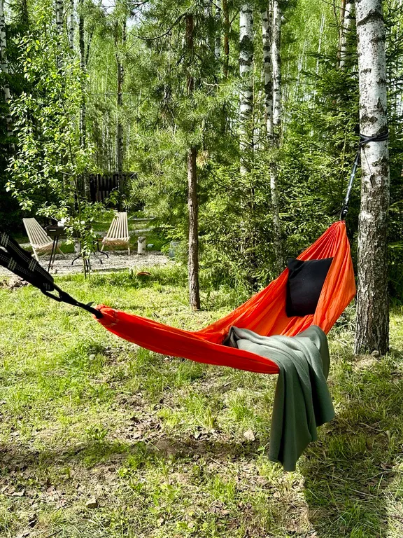 Новый панорамный барнхаус с сауной на лесном участке