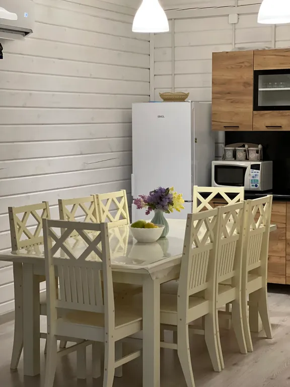 Деревянный коттедж на берегу Каспийского моря