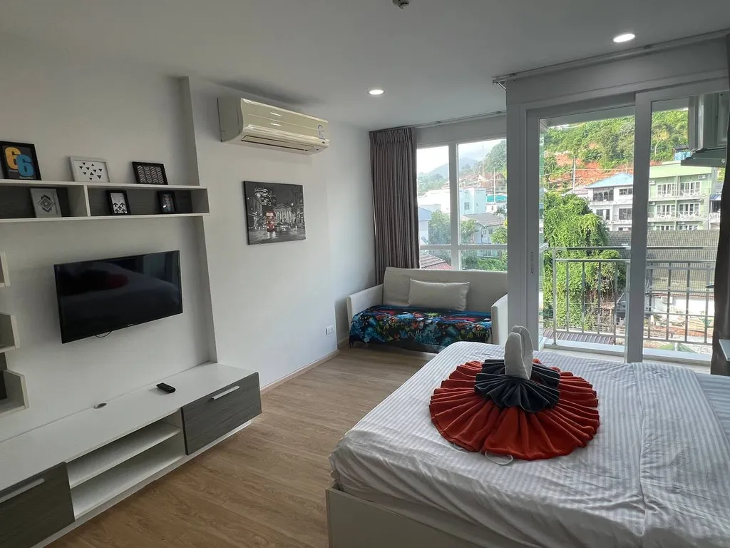 Ката, студия после ремонта с красивым видом на горы, 5 этаж