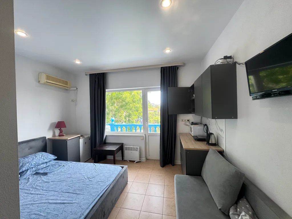 Студия в 50 метрах от моря