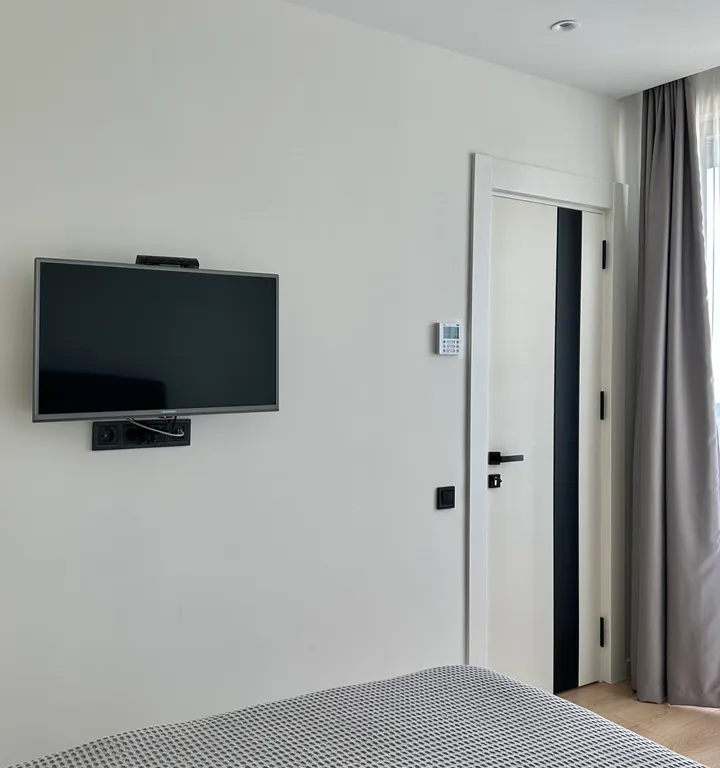 Уютная квартира с бассейном и панорамным видом на море горы и парк