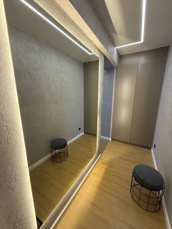 У моря: стильная евротрешка с двумя балконами и видом