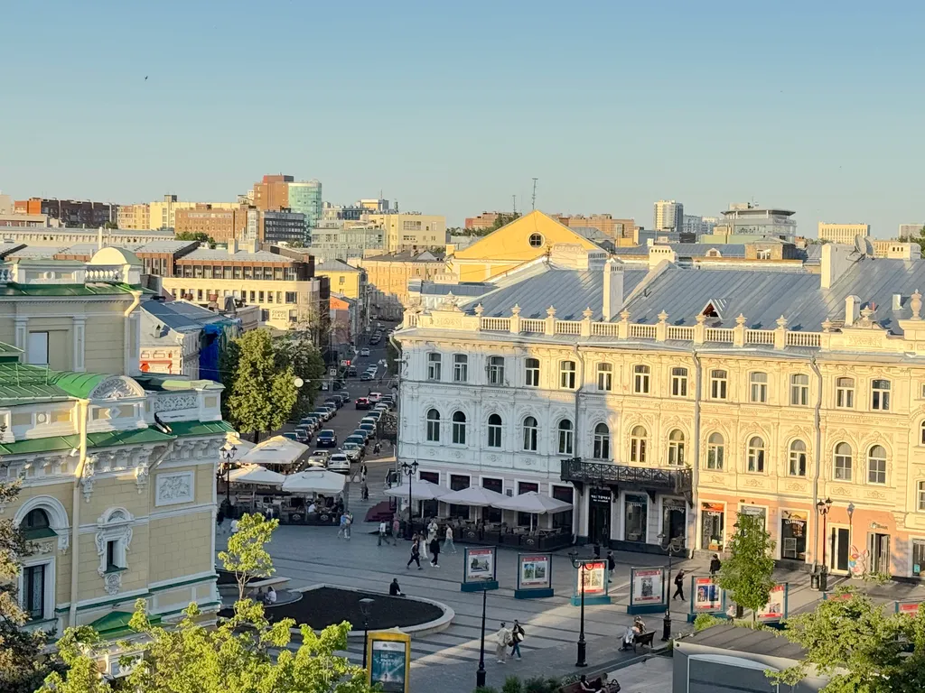 Квартира Квартира у Кремля с балконом и видом на пешеходную Покровскую и театр — Нижний Новгород