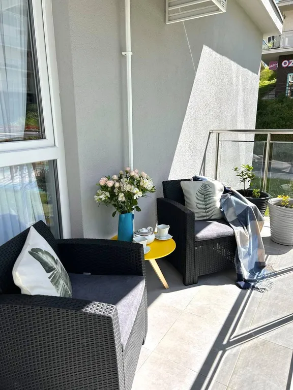 Квартира Апартаменты "AzurGarden" — Варваровка