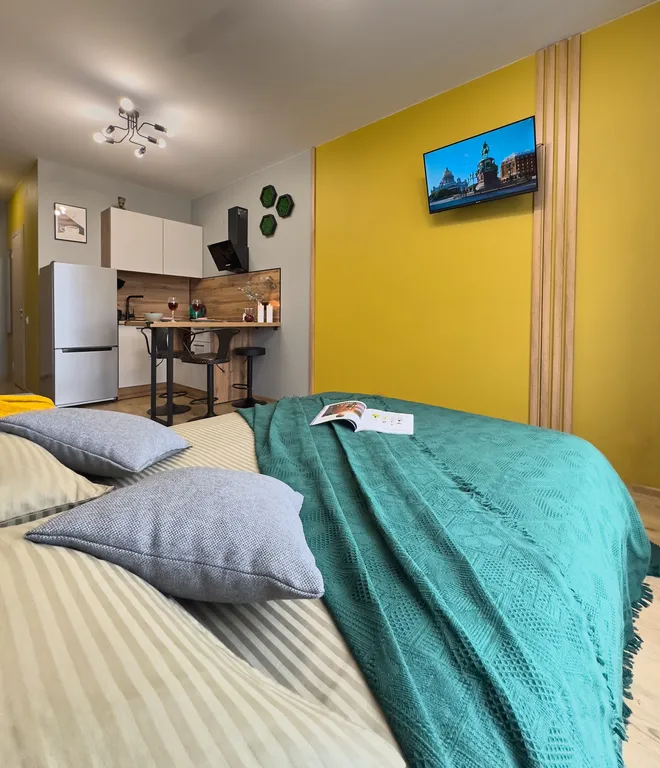 Квартира Уютная студия с панорамным окном у метро Парнас — аренда посуточно в Парголово