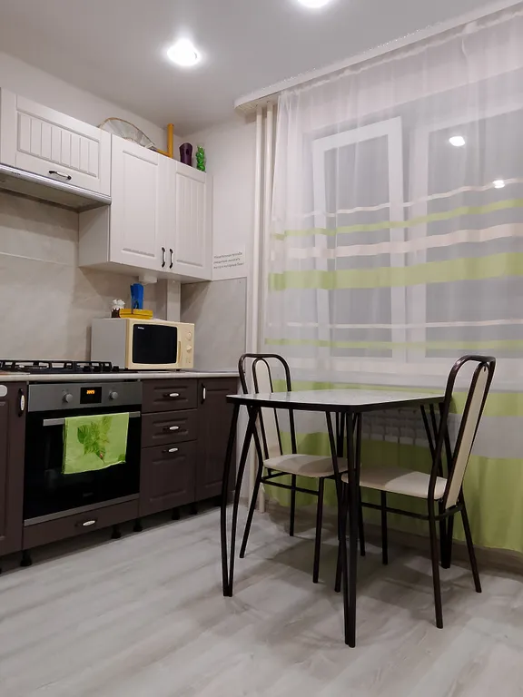 Светлая квартира с кондиционером рядом с парком Якутова