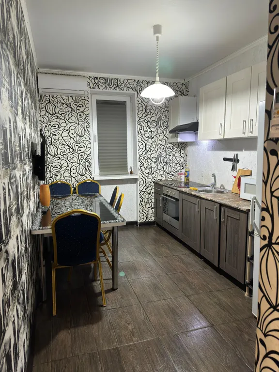 Светлая трёхкомнатная квартира с ремонтом рядом с морем и парком