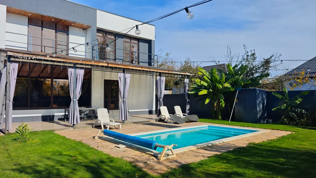 Коттедж Вилла Банана, дом с подогреваемым бассейном и баней в черте города — Елизаветинская