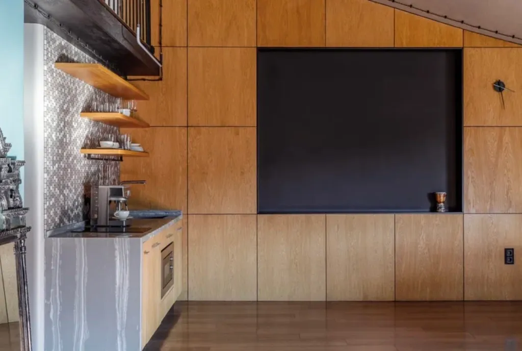 Панорамные окна с видом на гору