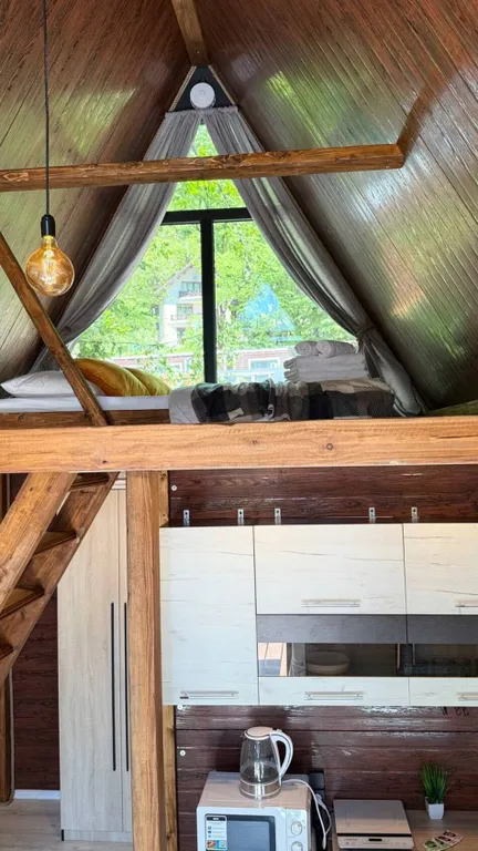 Горный приют, А-Фрейм в центре