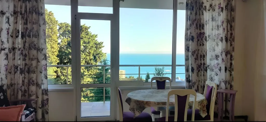 Люкс с видом на море и отдельной спальней 302